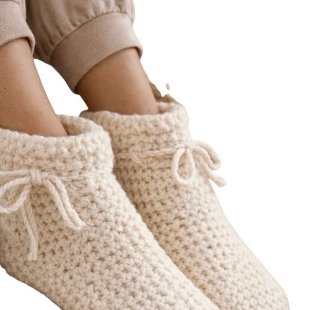 NWT Bonnie Doon Hand Knit Wool‎ Slippers Medium Cream Cottagecore Socks England